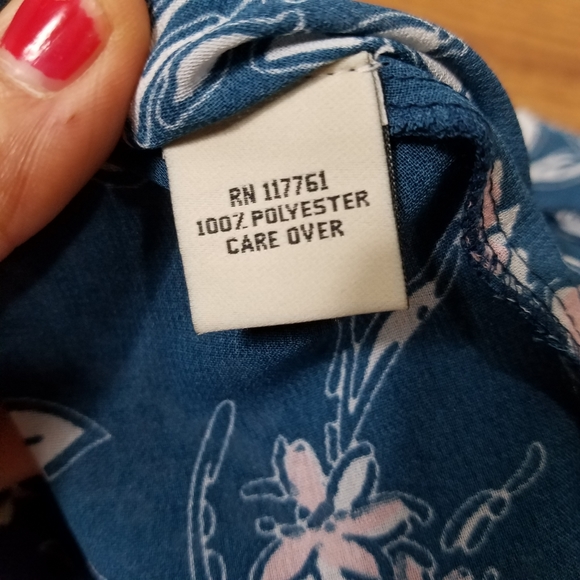 New Glory Blue Floral Top Size Medium.Pit to pit approx:  19 inches Right sho - Picture 8 of 8